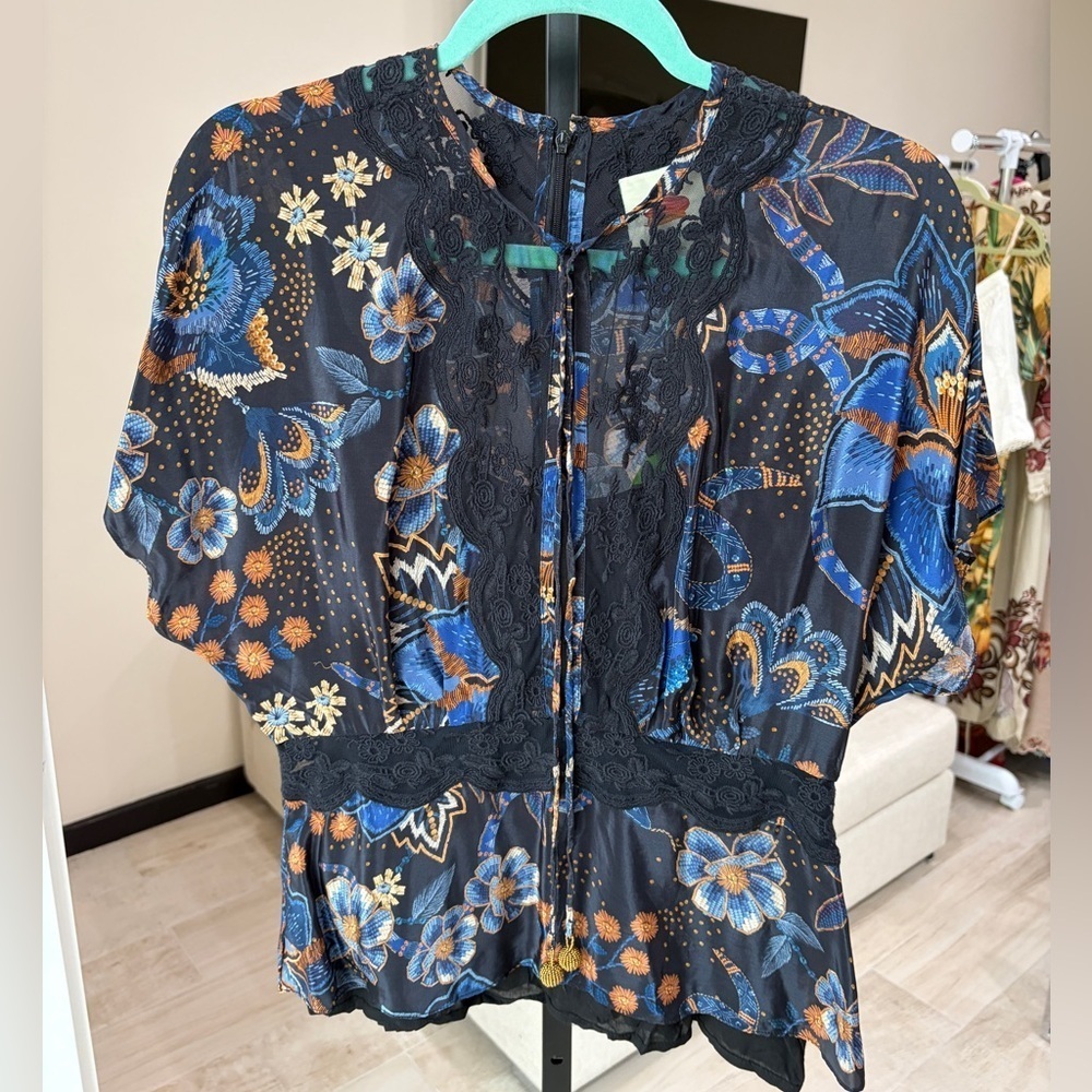 Farm Rio: Black Snakes Bouquet Blouse - Picture 11 of 11